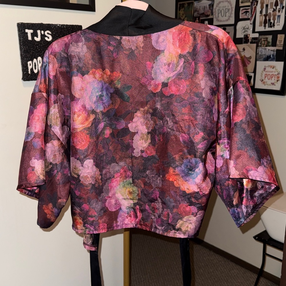 Urban Outfitters Floral Black Women's Kimono - Picture 5 of 8